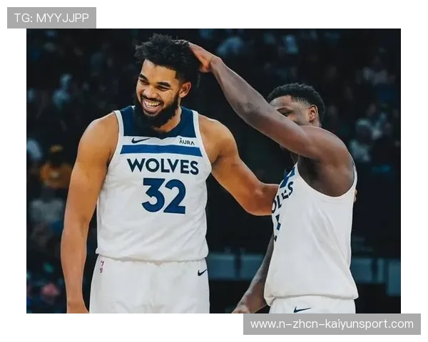 唐斯篮板保护出色后补篮得分，森林狼庆祝